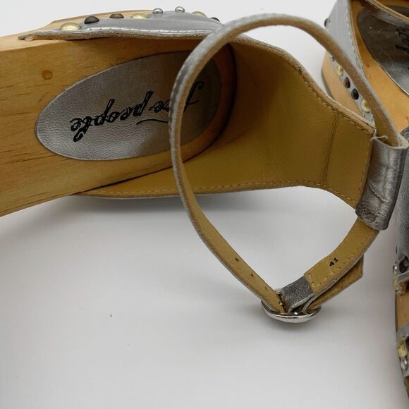 Free People Sandals 10 / 41 North Shore Clog Silver Leather Strappy Studded Wood - Picture 7 of 8
